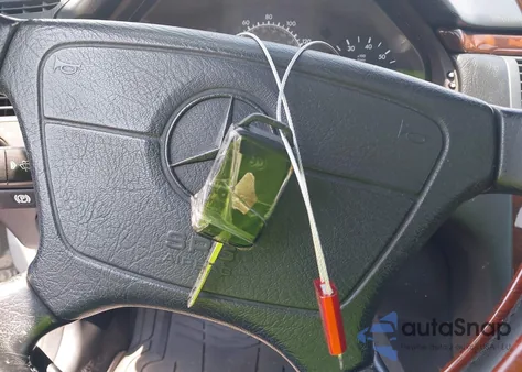 1997 Mercedes-Benz E 420 420 из США, поврежденный, VIN WDBJF72F5VA201857